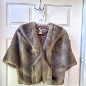 Eliza J Faux Fur Capelet – Size Large – Vintage-Inspired